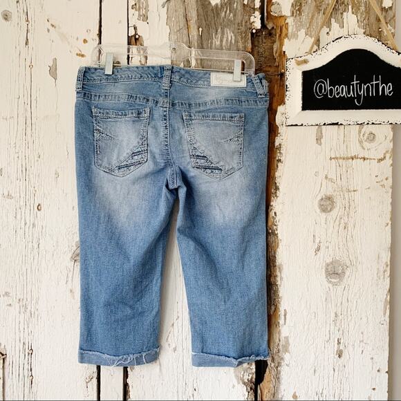 Ariya jeans embroidered destroyed crops raw cuffed gems light wash - Picture 10 of 10